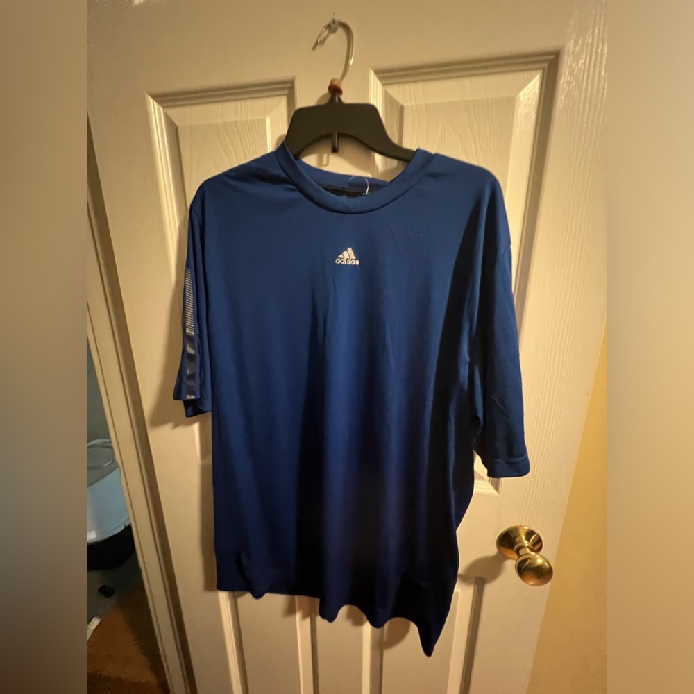Adidas men blue shirt size xl
C1